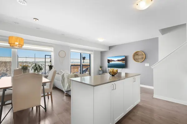 181 William Duncan RD #8, Toronto W05, ON M3K 0B7