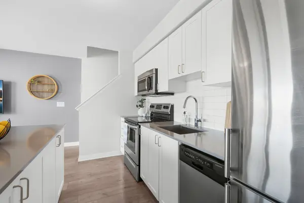 181 William Duncan RD #8, Toronto W05, ON M3K 0B7