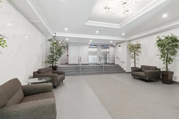 975 Warwick CT #1706, Burlington, ON L7T 3Z7