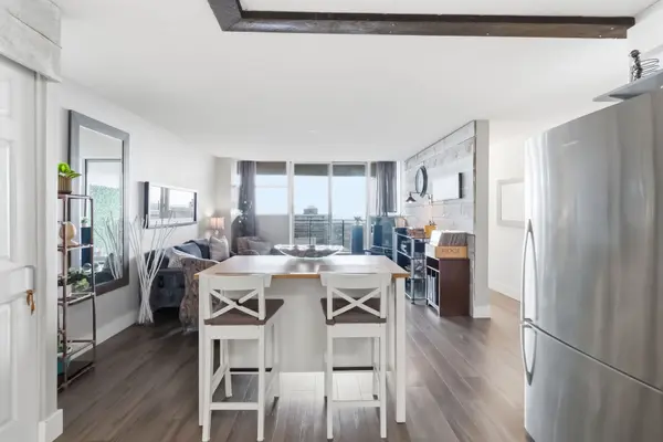 975 Warwick CT #1706, Burlington, ON L7T 3Z7