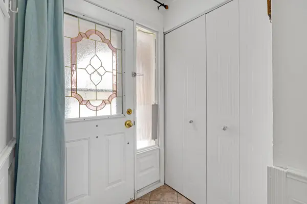 1180 Mississauga Valley BLVD #4, Mississauga, ON L5A 3M9