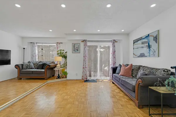 1180 Mississauga Valley BLVD #4, Mississauga, ON L5A 3M9