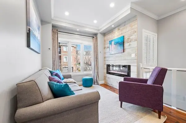 435 Hensall CIR #30, Mississauga, ON L5A 4P1