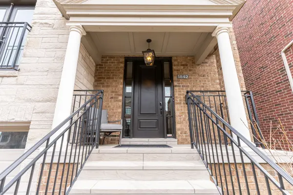 1842 Pagehurst AVE, Mississauga, ON L4X 1Y6