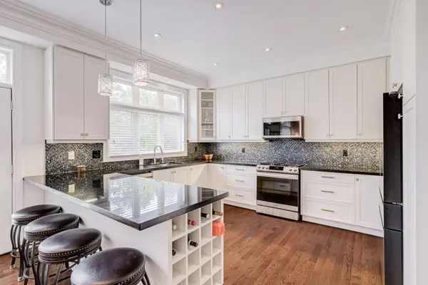 1842 Pagehurst AVE, Mississauga, ON L4X 1Y6