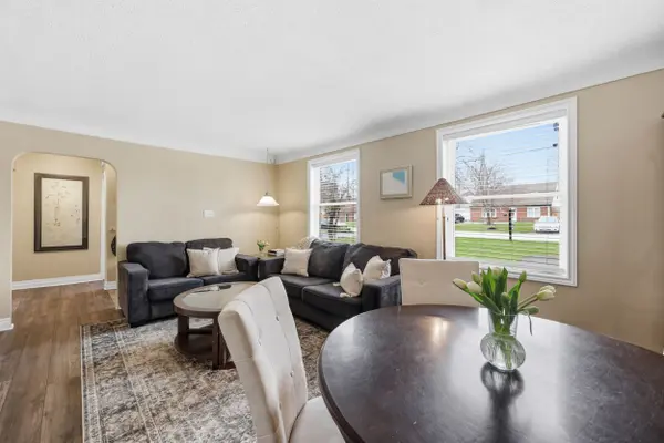 2074 Churchill AVE, Burlington, ON L7R 3T7