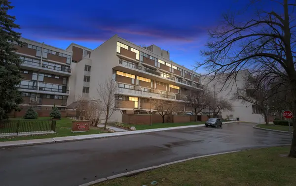 2 VALHALLA INN RD #308C, Toronto W08, ON M9B 6C3