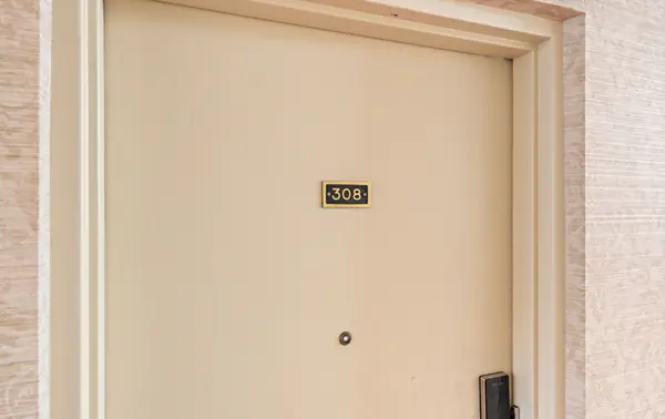 2 VALHALLA INN RD #308C, Toronto W08, ON M9B 6C3