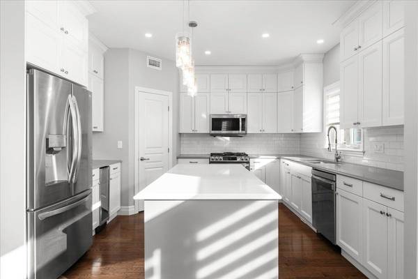 12 Hummingbird DR, Belleville, ON K8N 0H7