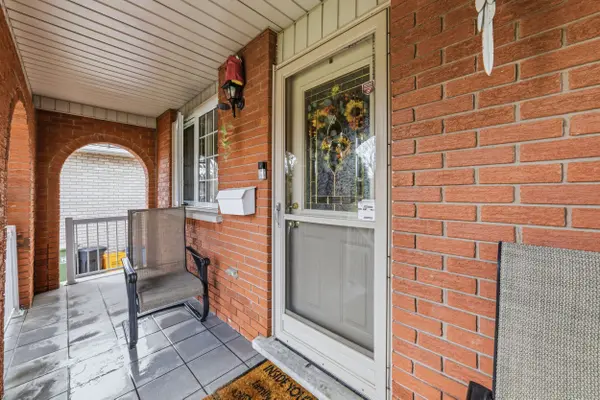 122 Green Cedar DR, Hamilton, ON L9C 6W6