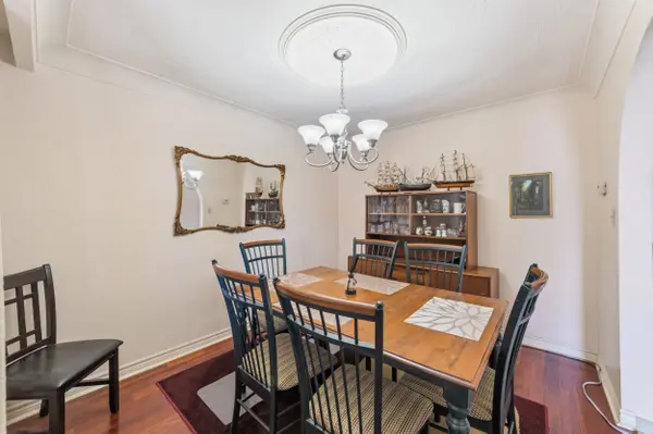 122 Green Cedar DR, Hamilton, ON L9C 6W6