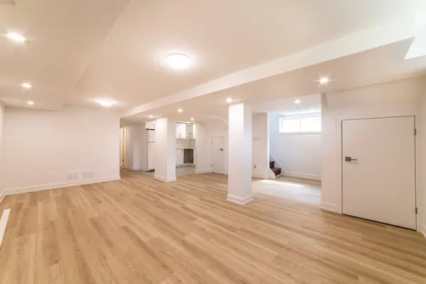 2424 Iris ST #B, Parkway Park - Queensway Terrace S And Area, ON K2C 1C6