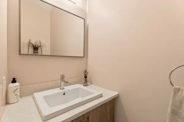 383 MEMORIAL GRV, Blossom Park - Airport And Area, ON K1X 0C7