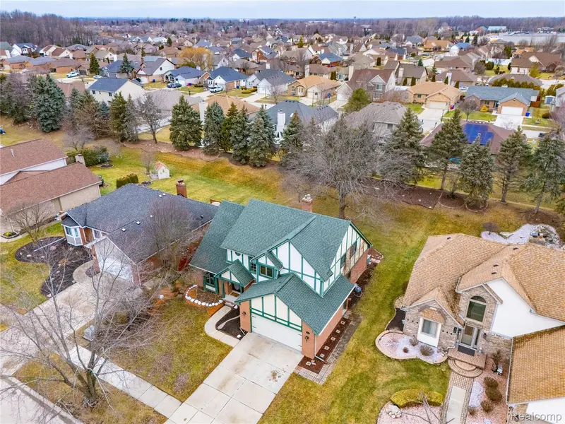 15743 Greenview, Fraser, MI 48026