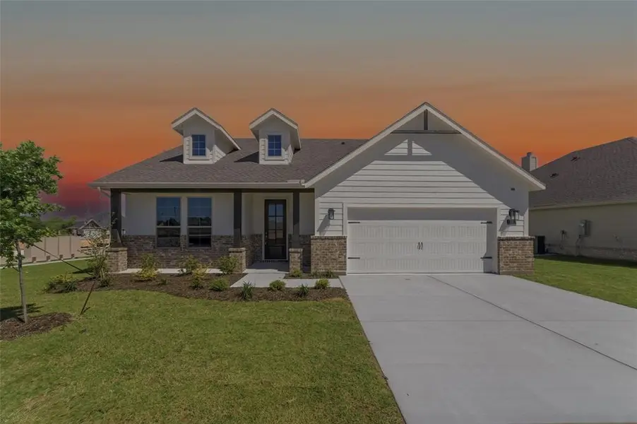 1221 Sabine River Lane, Springtown, TX 76082