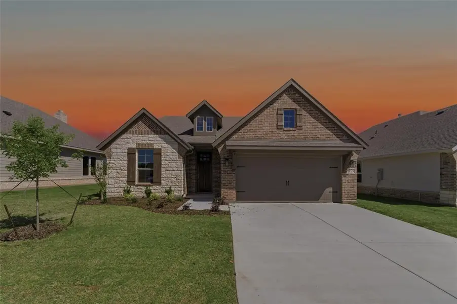 1229 Sabine River Lane, Springtown, TX 76082