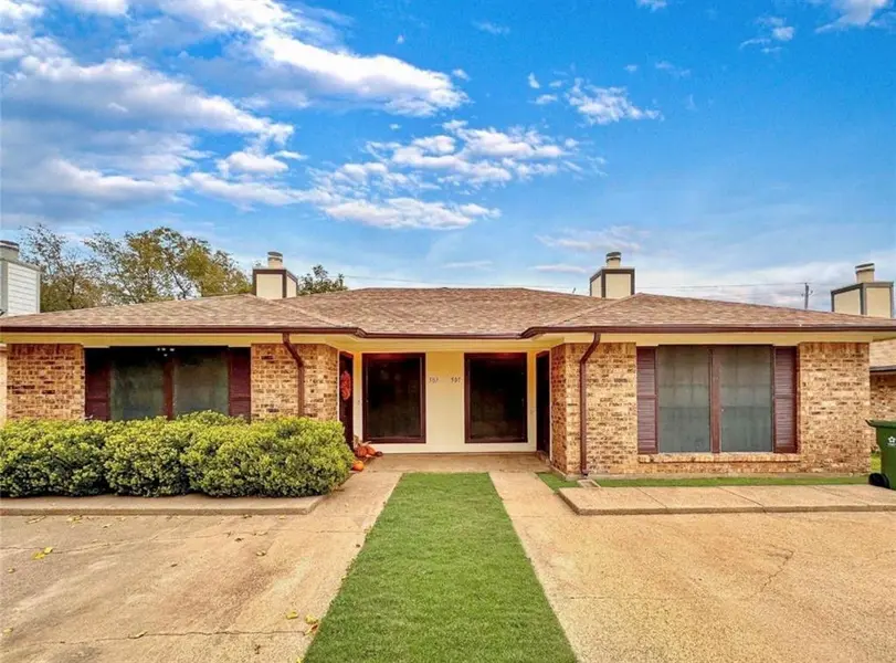 505 Claire Court, Arlington, TX 76012