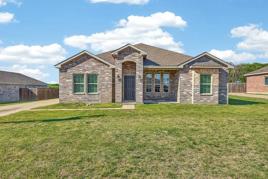 625 Green Mound Drive, Glenn Heights, TX 75154