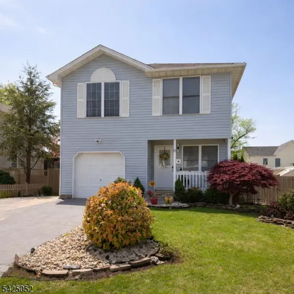 6 Ives Ct, Monroe Twp., NJ 08831