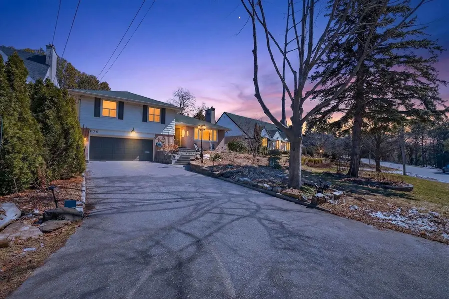 230 Glenwood CRES, Oshawa, ON L1G 3B1