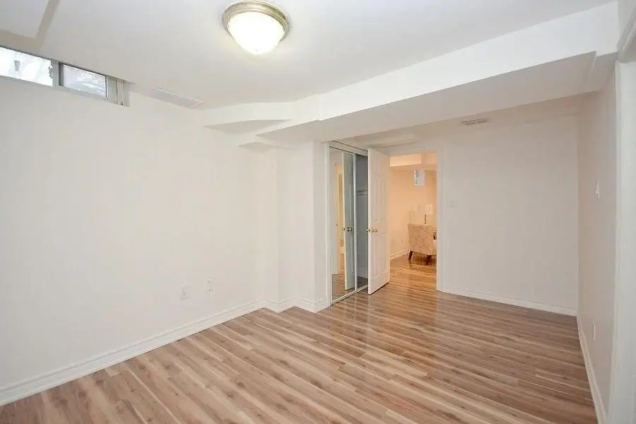 422 Silverthorne CRES, Mississauga, ON L5R 1W4