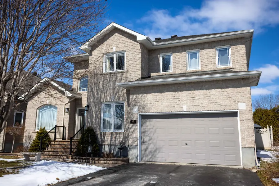 48 De La Rive DR, Russell, ON K0A 1W0