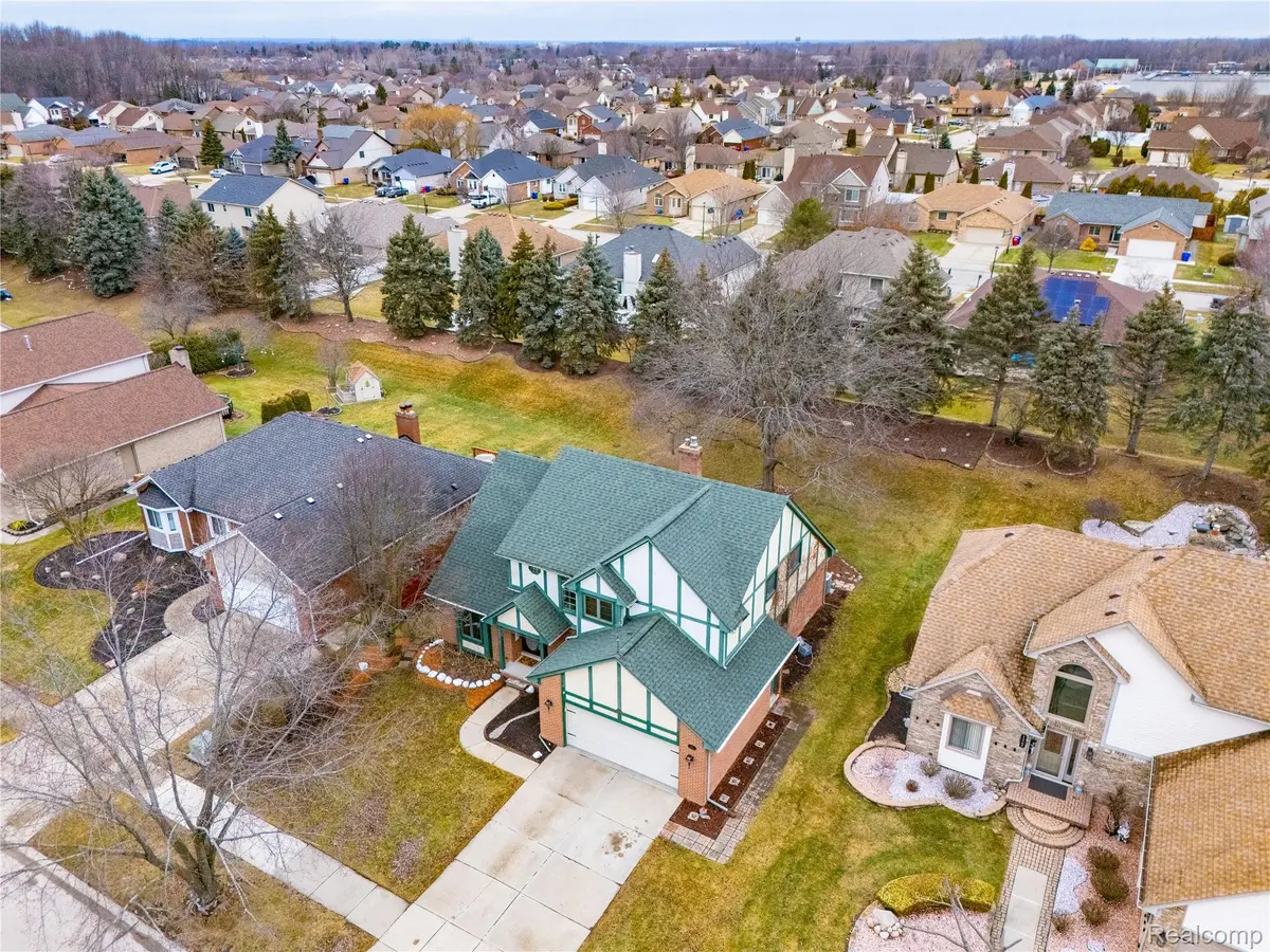 15743 Greenview, Fraser, MI 48026