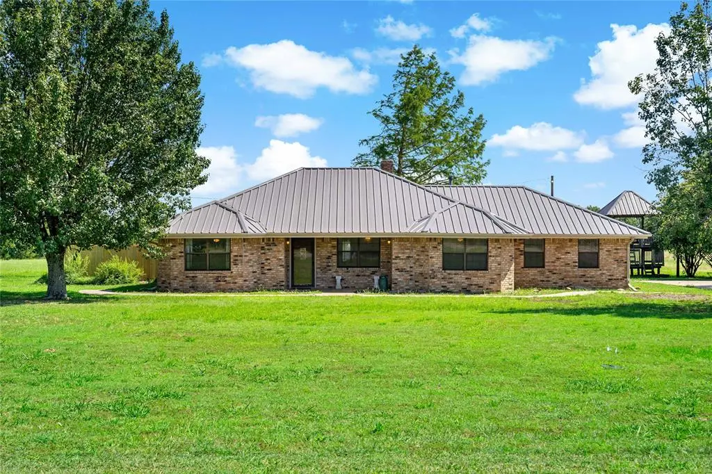 4395 Farm Road 2820, Sumner, TX 75486