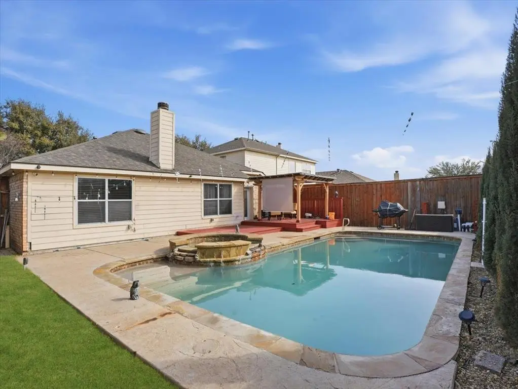 1039 Wood Brook Drive, Grand Prairie, TX 75052