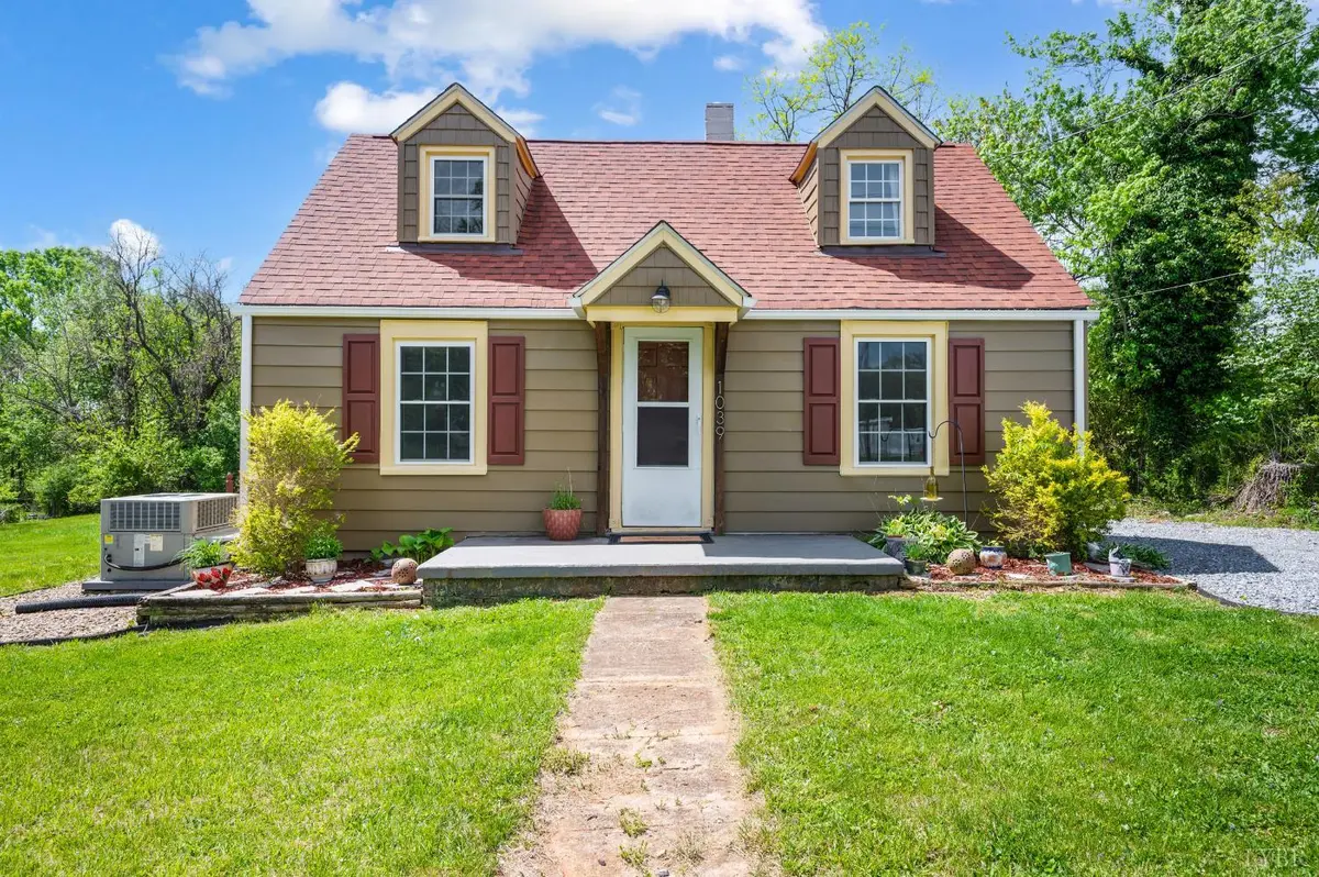 1039 Combs Cove DR, Forest, VA 24551