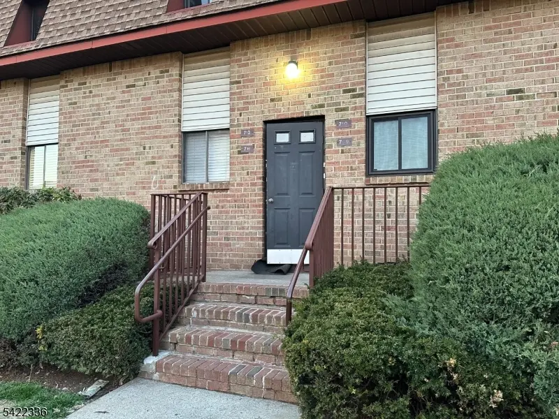 710 N Oaks Blvd, North Brunswick Twp., NJ 08902