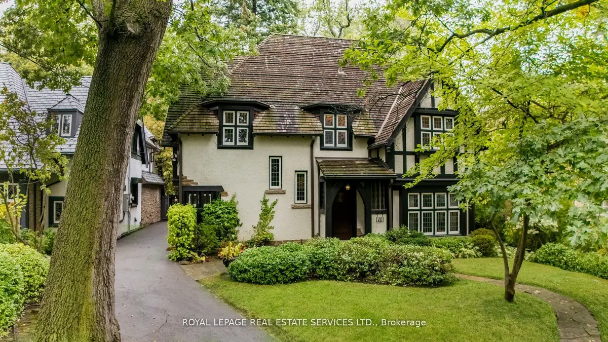 18 Queen Marys DR, Toronto W08, ON M8X 1S2