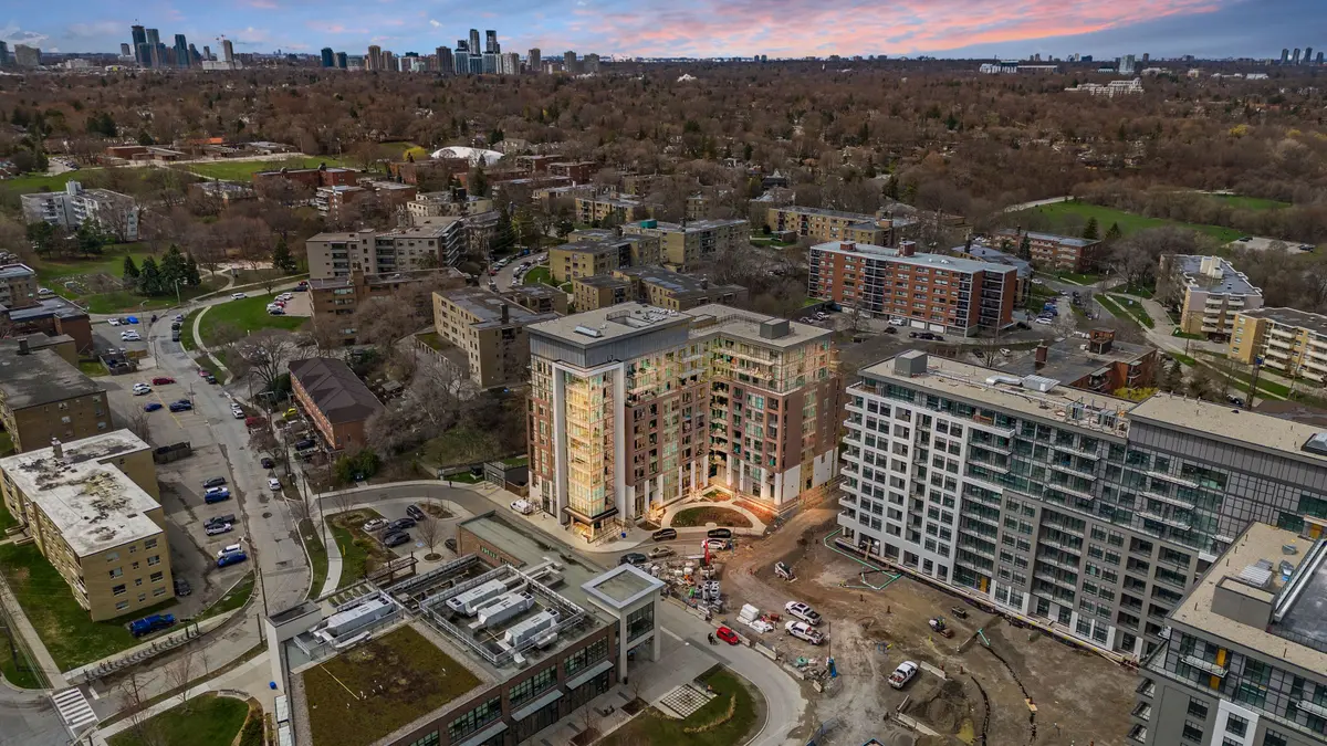 25 Neighbourhood LN #205, Toronto W07, ON M8Y 0C4