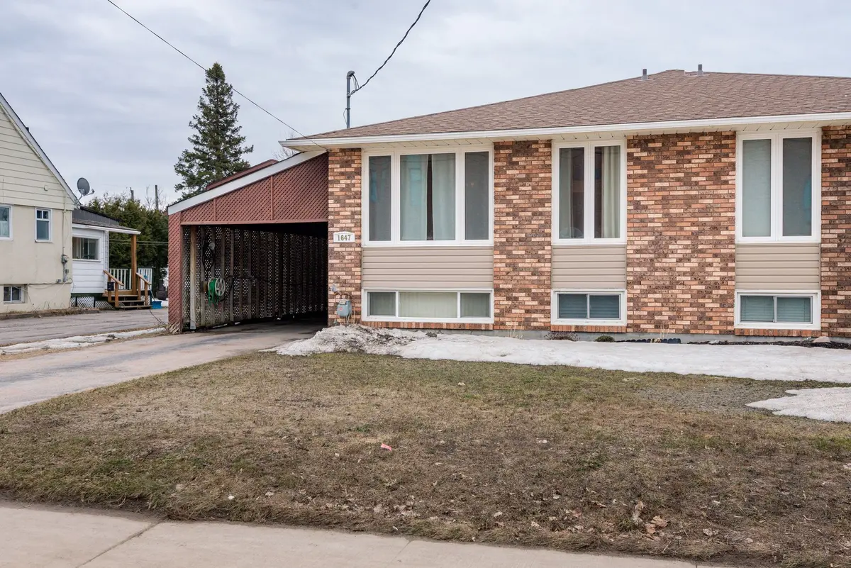 1647 High ST, North Bay, ON P1B 6T7