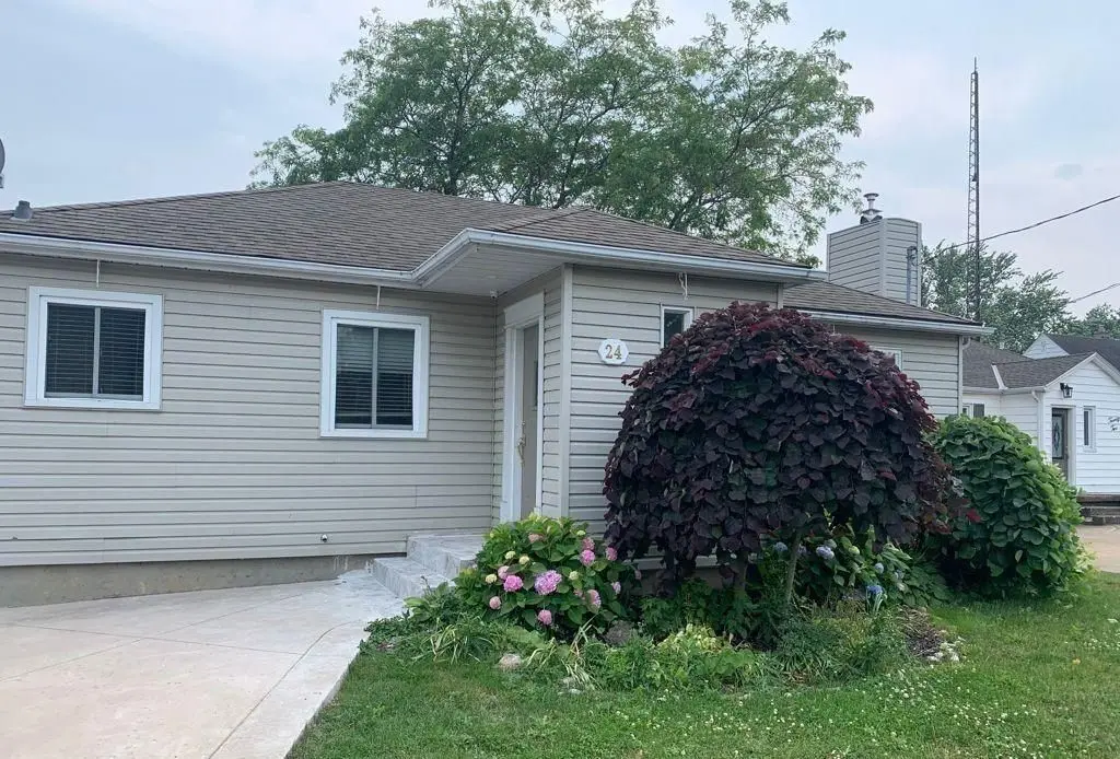 24 Manor RD #Lower, St. Catharines, ON L2N 3B5