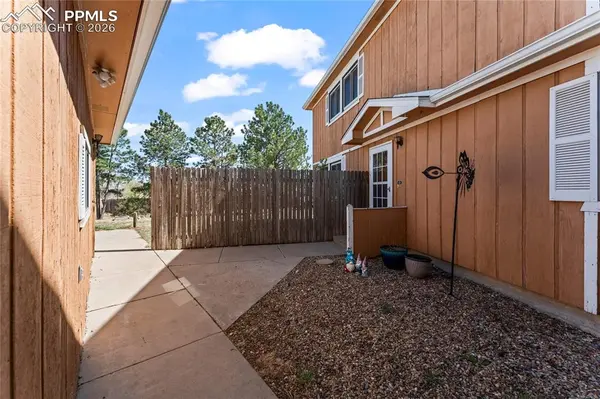 2075 Grady CT, Colorado Springs, CO 80915