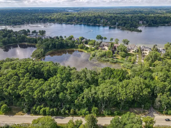 6100 PONTIAC TRAIL, West Bloomfield Charter Township, MI 48323