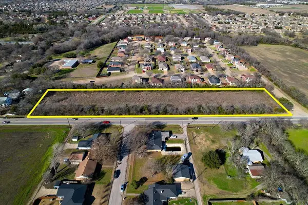 825 E Bear Creek Road, Glenn Heights, TX 75154