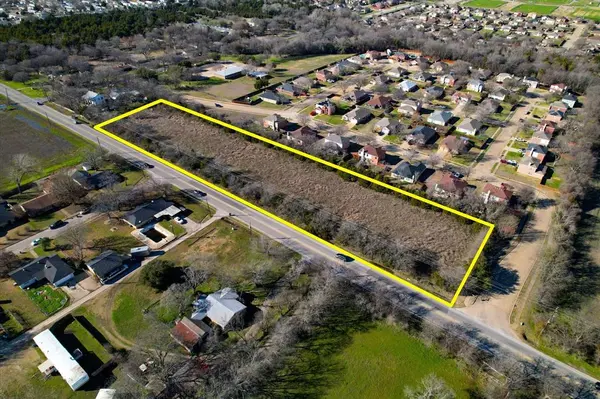 825 E Bear Creek Road, Glenn Heights, TX 75154