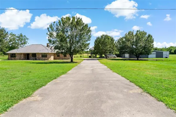 4395 Farm Road 2820, Sumner, TX 75486