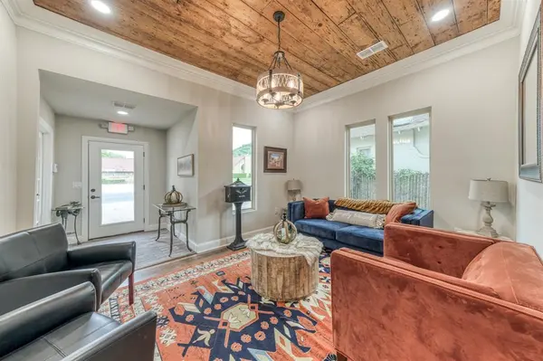 906 E Hubbard Street, Mineral Wells, TX 76067