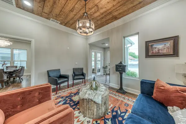 906 E Hubbard Street, Mineral Wells, TX 76067