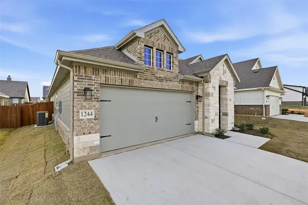 1244 Sabine River Lane, Springtown, TX 76082