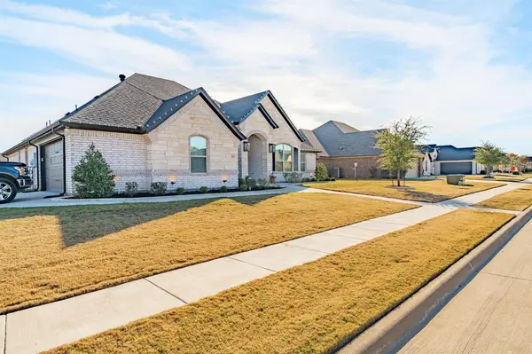 412 Fowler Drive, Granbury, TX 76048