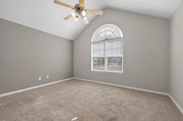 512 Oakridge Drive, Greenville, TX 75402