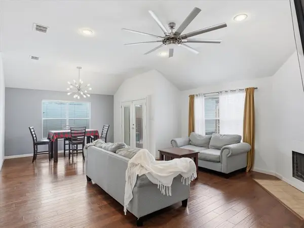 1039 Wood Brook Drive, Grand Prairie, TX 75052