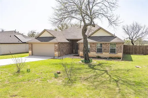 643 Half Moon Way, Runaway Bay, TX 76426