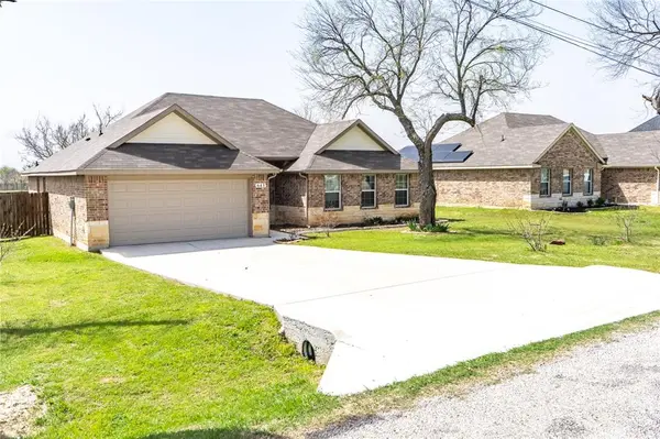 643 Half Moon Way, Runaway Bay, TX 76426