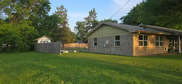 208 Mill Street, Lone Oak, TX 75453