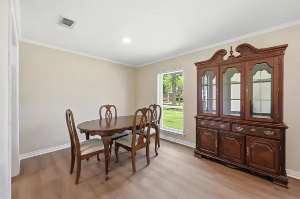 628 Robindale Court, Bedford, TX 76022